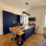 Tassigny Stylish - 2 Bedroom Sleeps 5 Free Parking Lägenhet Cannes