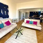 Tassigny Stylish - 2 Bedroom Sleeps 5 Free Parking Lägenhet *