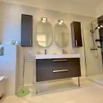 Tassigny Stylish - 2 Bedroom Sleeps 5 Free Parking Lägenhet *
