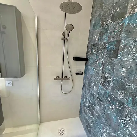 Tassigny Stylish - 2 Bedroom Sleeps 5 Free Parking Appartement