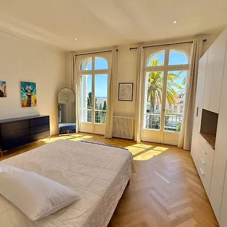 Tassigny Stylish - 2 Bedroom Sleeps 5 Free Parking Cannes