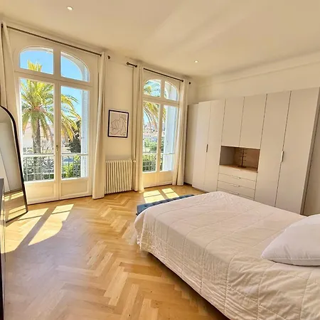 Tassigny Stylish - 2 Bedroom Sleeps 5 Free Parking Apartment Cannes