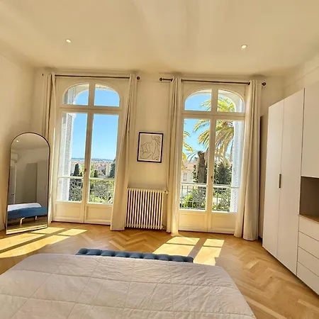 Apartment Tassigny Stylish - 2 Bedroom Sleeps 5 Free Parking