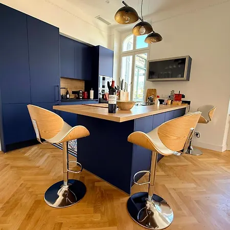 Tassigny Stylish - 2 Bedroom Sleeps 5 Free Parking Lägenhet