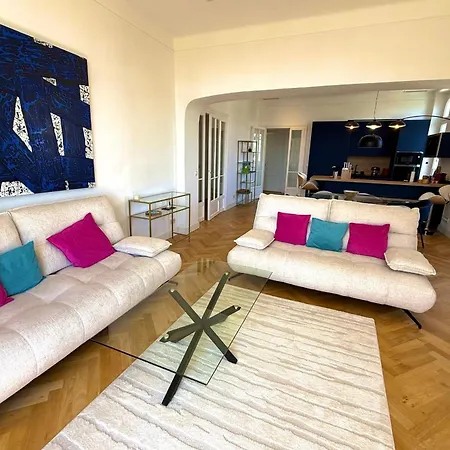 Tassigny Stylish - 2 Bedroom Sleeps 5 Free Parking Appartement *