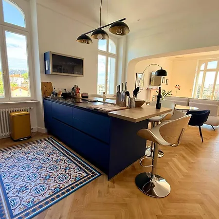 Tassigny Stylish - 2 Bedroom Sleeps 5 Free Parking Cannes