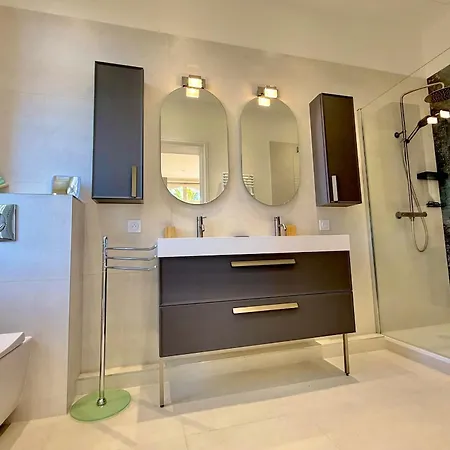 Tassigny Stylish - 2 Bedroom Sleeps 5 Free Parking Appartement *
