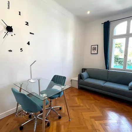 Tassigny Stylish - 2 Bedroom Sleeps 5 Free Parking *
