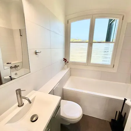 Tassigny Stylish - 2 Bedroom Sleeps 5 Free Parking Cannes