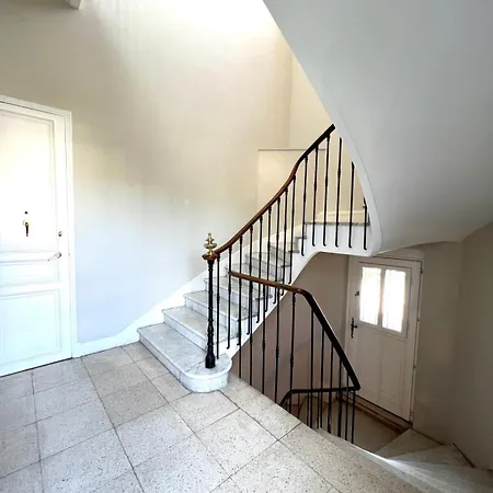 Tassigny Stylish - 2 Bedroom Sleeps 5 Free Parking *